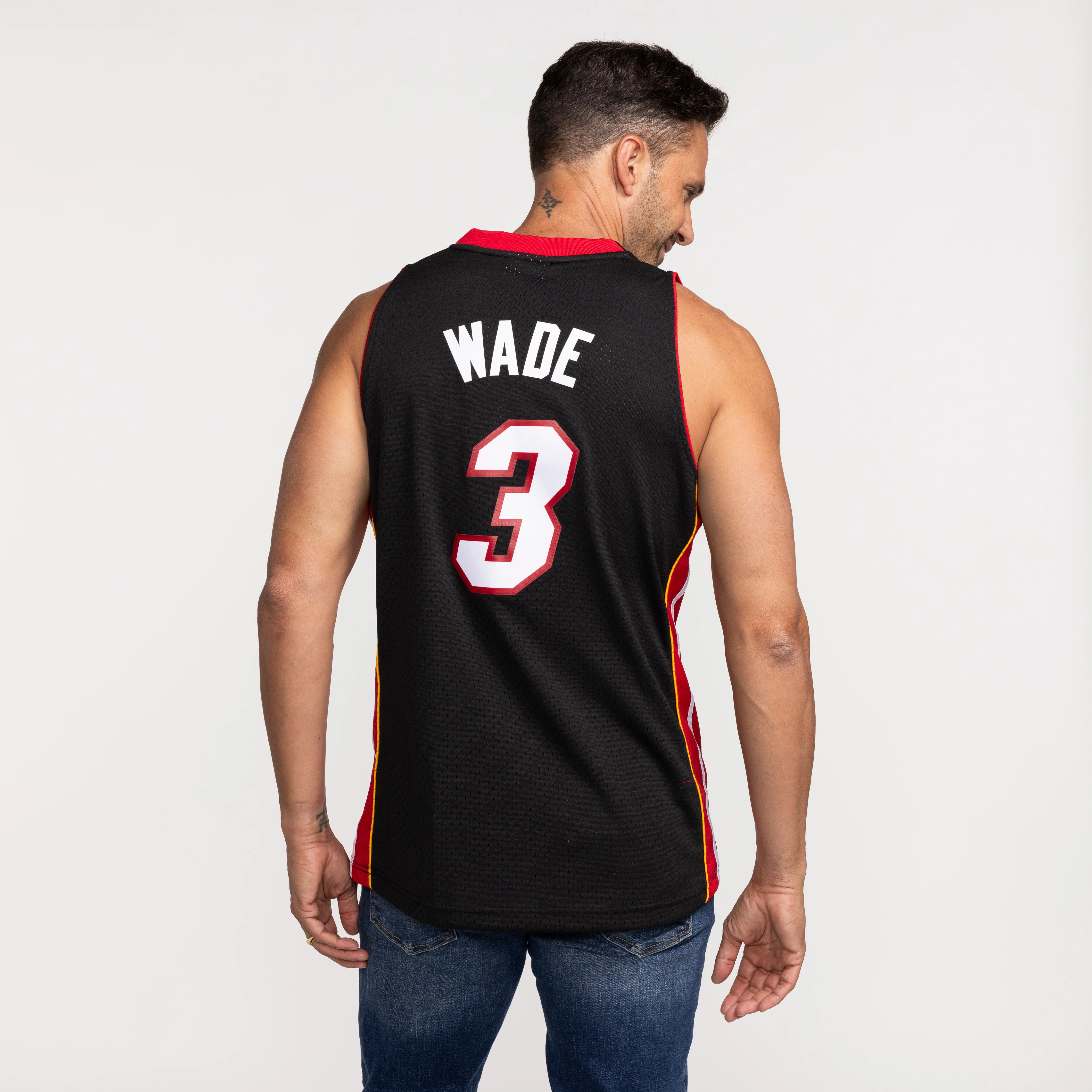 Dwyane Wade Mitchell & Ness Miami HEAT 2012-13 Swingman Jersey 2 Dwyane Wade Mitchell & Ness Miami HEAT 2012-13 Swingman Jersey