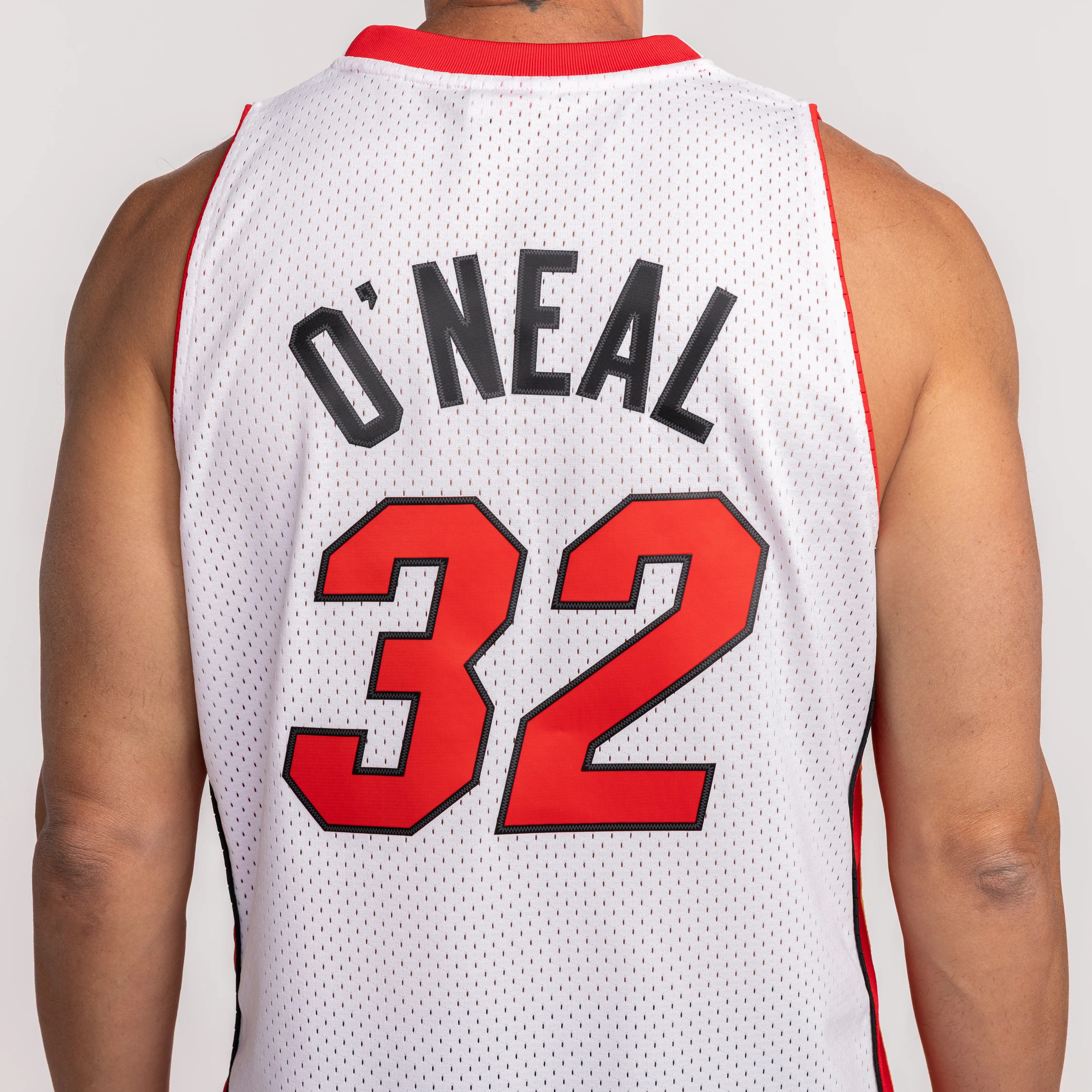 Shaquille O'Neal Mitchell & Ness Miami HEAT 2005-06 White Swingman Jersey 2 Shaquille O'Neal Mitchell & Ness Miami HEAT 2005-06 White Swingman Jersey