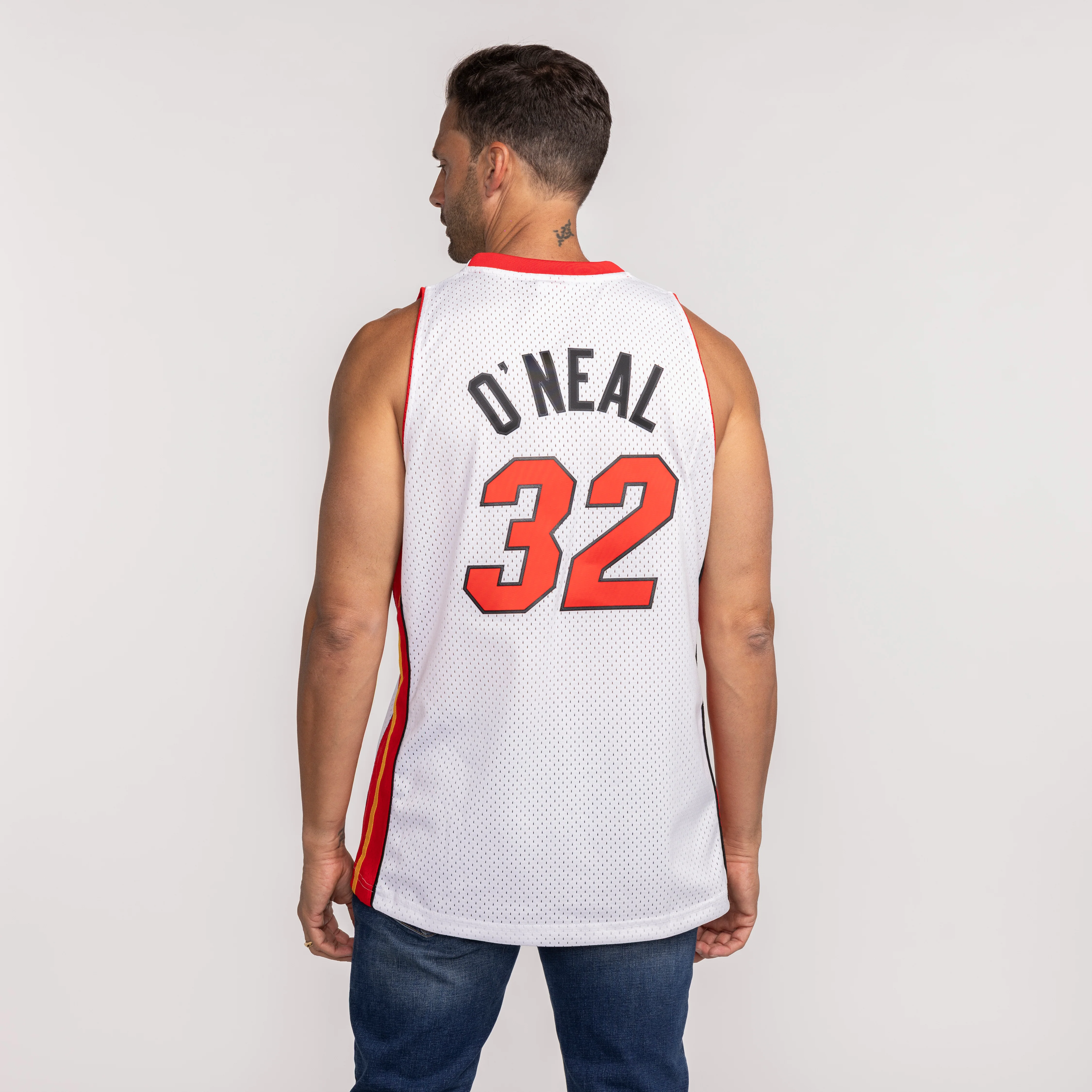 Shaquille O'Neal Mitchell & Ness Miami HEAT 2005-06 White Swingman Jersey 4 Shaquille O'Neal Mitchell & Ness Miami HEAT 2005-06 White Swingman Jersey